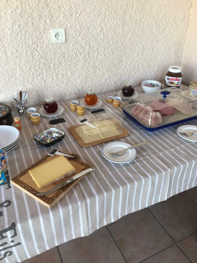 Les Secrets Du Mistral Bed and Breakfast Valensole Exteriör bild