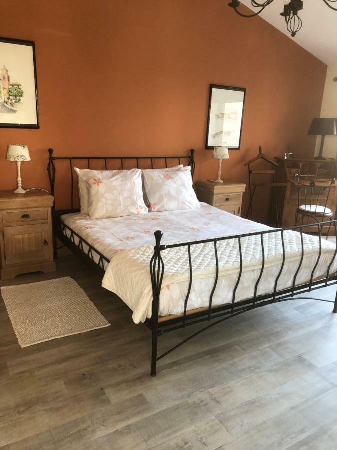 Les Secrets Du Mistral Bed and Breakfast Valensole Exteriör bild